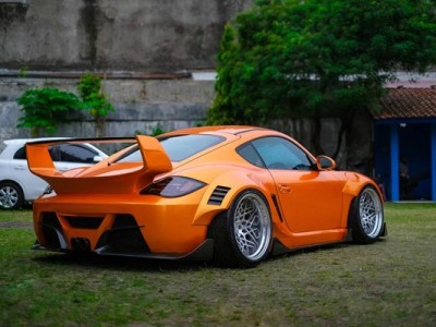 Indonesian Porsche 911 cambergang domineering side leak