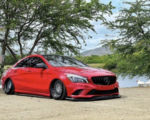 The red Mercedes-Benz CLA/C117 cambergang is popular