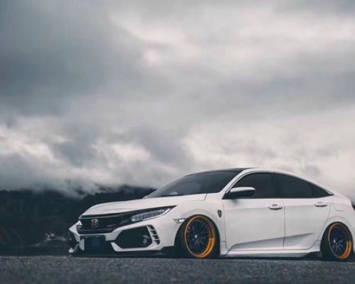 Dark gold wheels, Honda Civic cambergang, with excellent demeanor