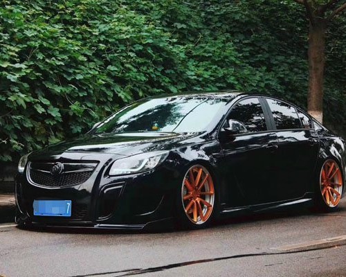 Small fresh Buick Regal cambergang orange five-spoke wheels perfectly match