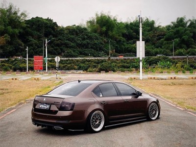 Skoda Octavia Cambergang modified style: sporty charm in a low-lying posture