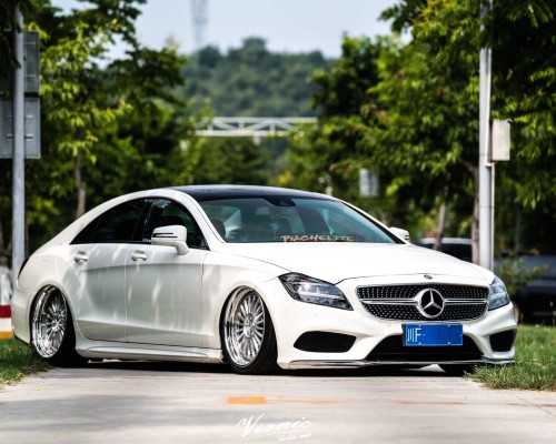 The Mercedes-Benz CLS  Cambergang Modification