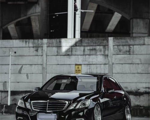 The Mercedes-Benz W212 cambergang Modified Car: A Unique Fusion of Luxury and Performance