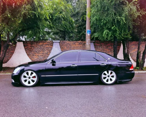 Toyota Crown: Cambergang Modified Car